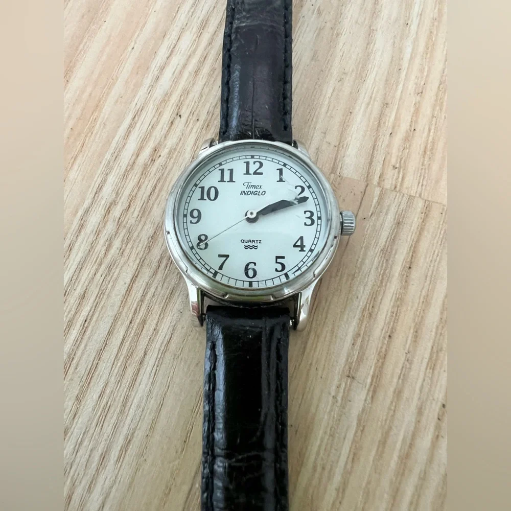 Timex ladies silver tone black leather watch NEW BATTERY